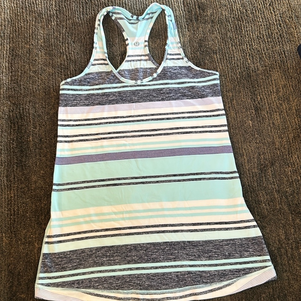 Lululemon Workout Top - Size 6
